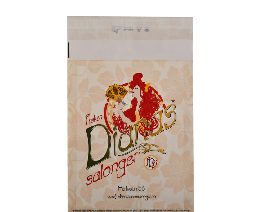 Postposer med logo 1 Frøken Dianas Salonger | Fraktemballasje | SKG - Spesialister innen profilert emballasje