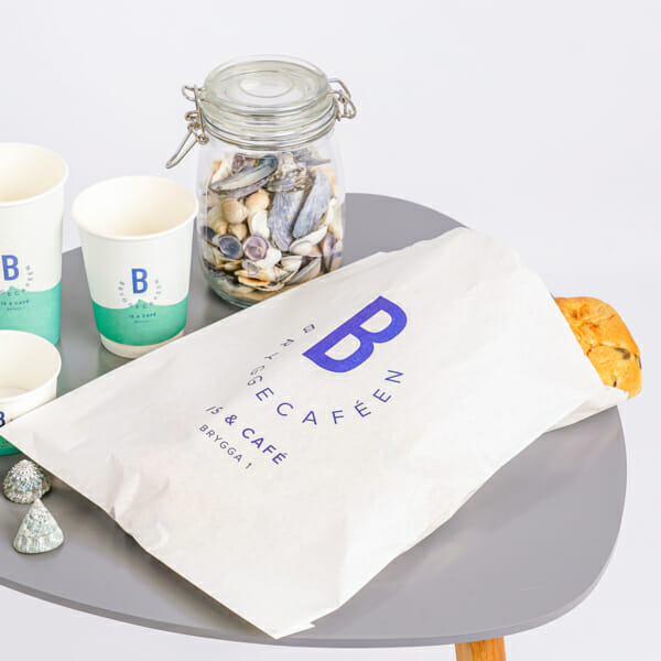 Bakepose i hvitt papir med eget trykk | Papirposer | SKG - spesialister innen profilert emballasje
