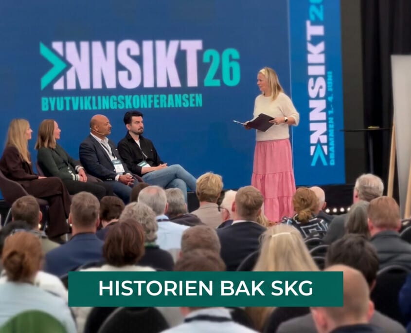 Amit fra SKG Emballasje fikk sin tur på scenen under Innsikt 2026 i Drammen. Det ble en kjærlighetserklæring til byen – og historien bak navnet SKG. | SKG - Spesialisten på profilert emballasje